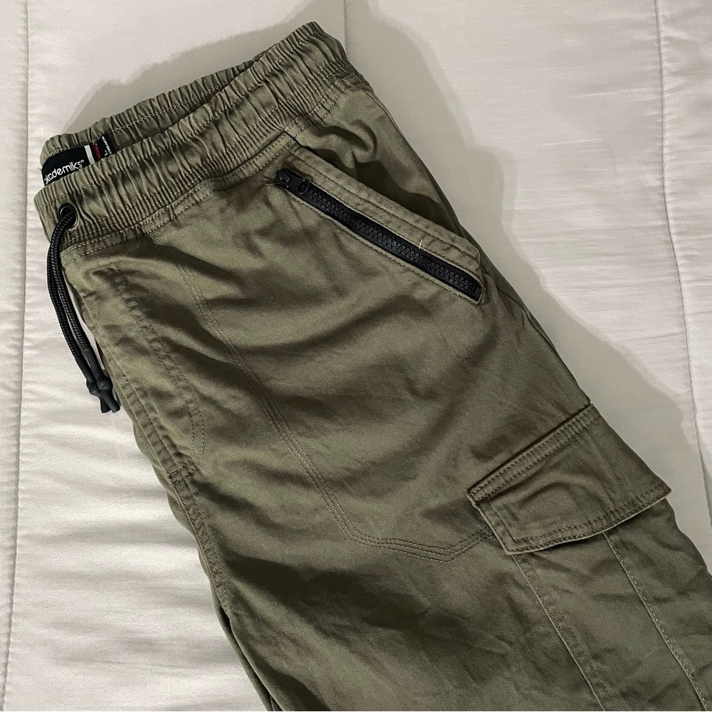 Akademiks Cargo Shorts - Green Khaki